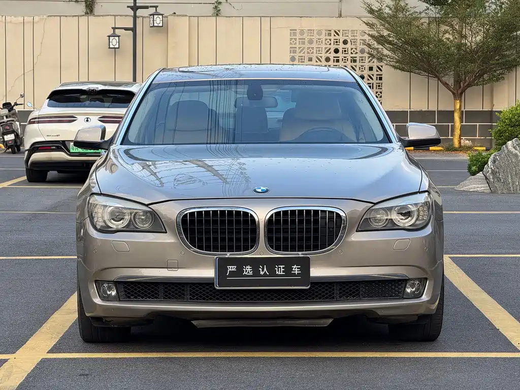 BMW 7 Series — миниатюра 2