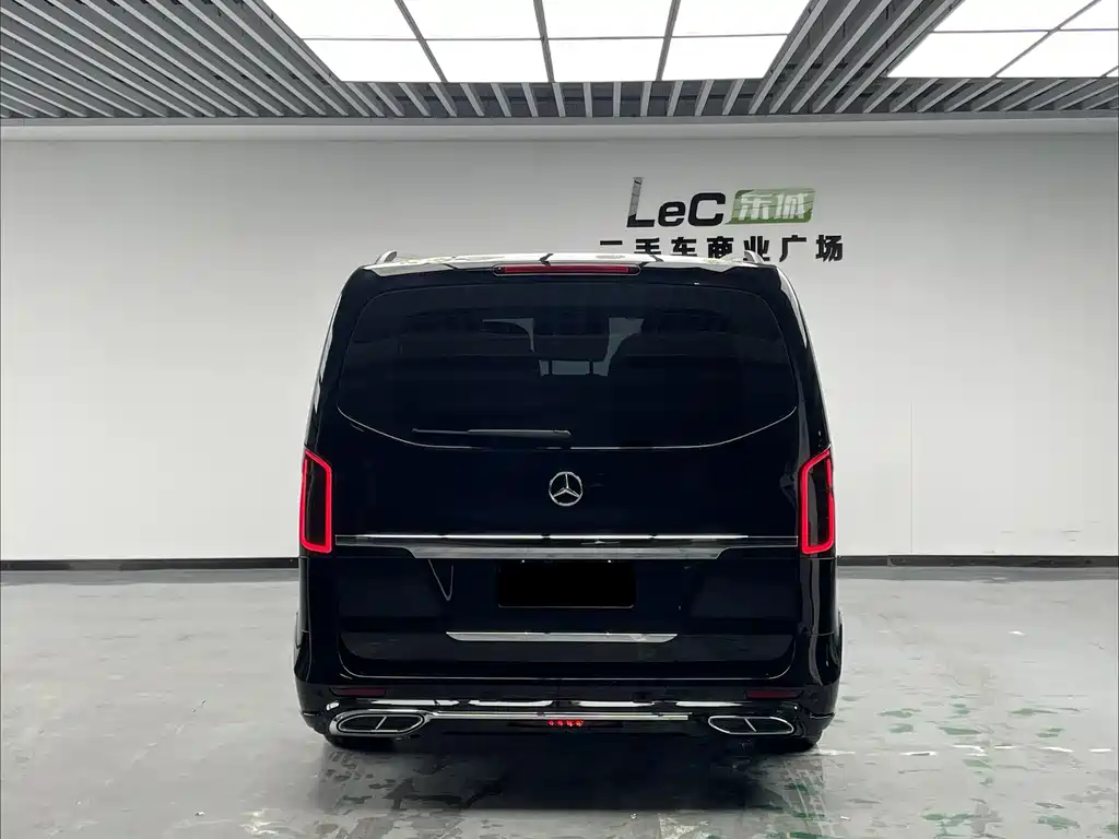 Mercedes-Benz Vito 2024 2.0T Elite 7 мест