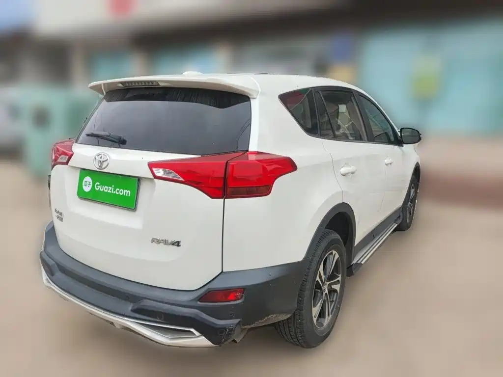 Toyota RAV4 — миниатюра 4