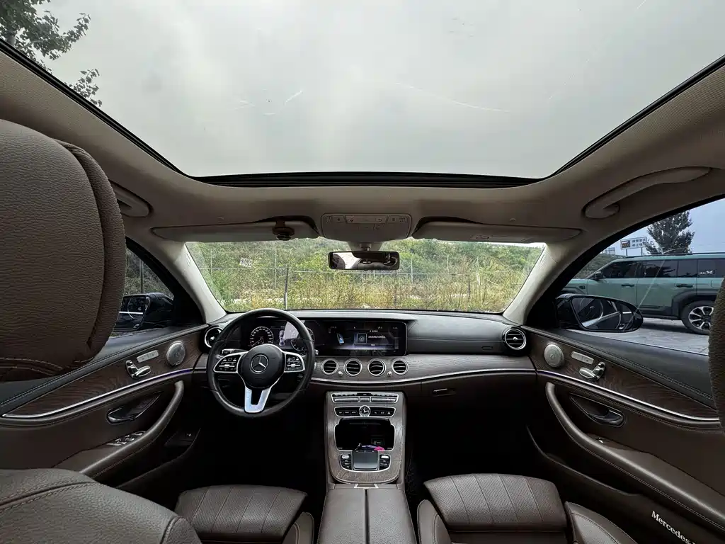 Mercedes-Benz E-Class — миниатюра 10