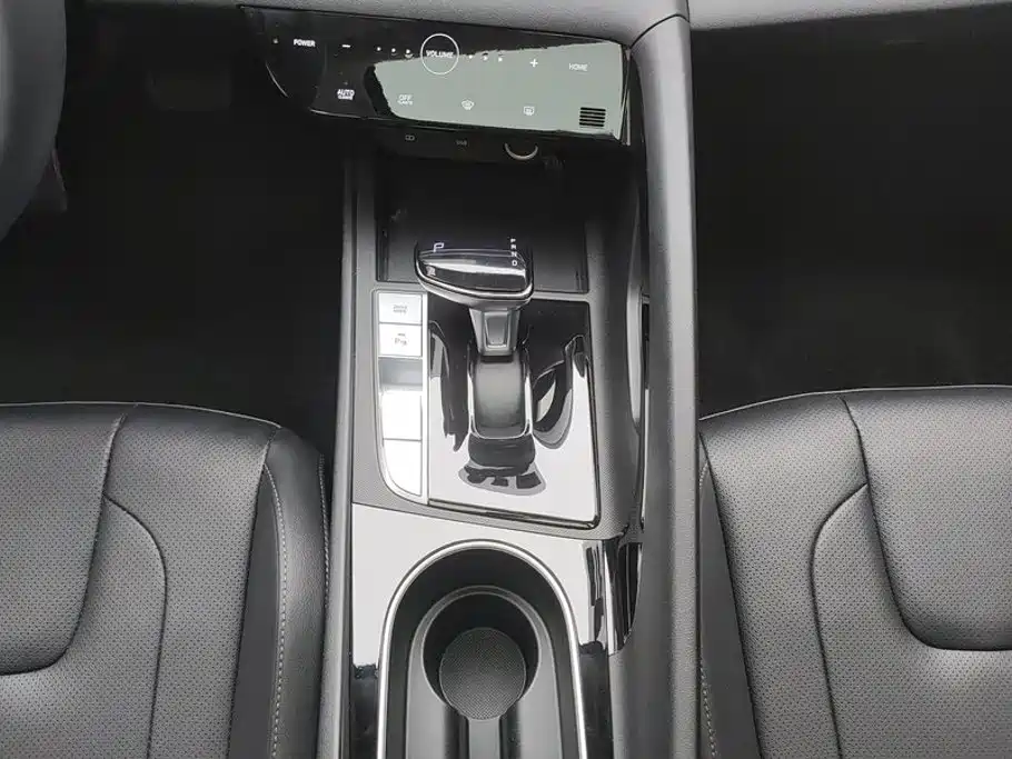 Hyundai Elantra — миниатюра 16