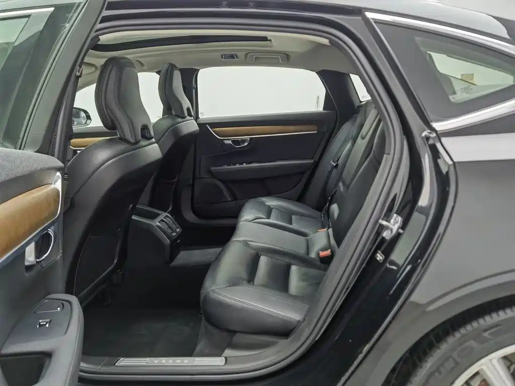 Volvo S90 — миниатюра 15
