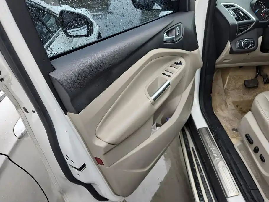 Ford Kuga — миниатюра 7