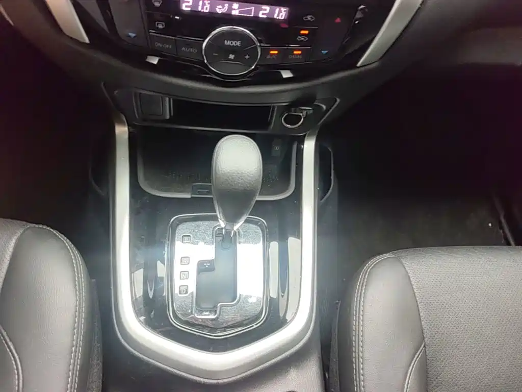Nissan Terra — миниатюра 14