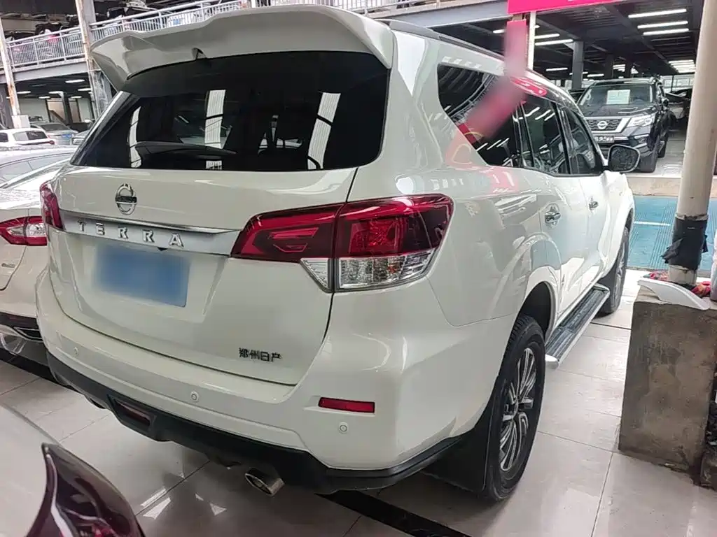 Nissan Terra — миниатюра 7