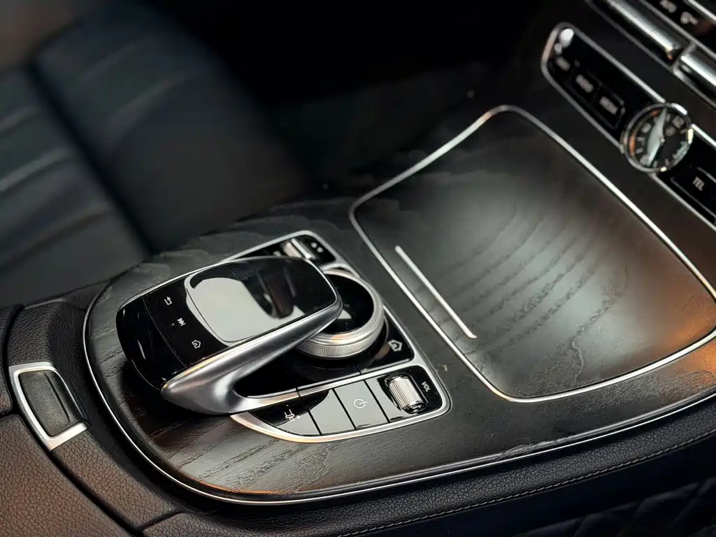 Mercedes-Benz E-Class (Import) — миниатюра 4