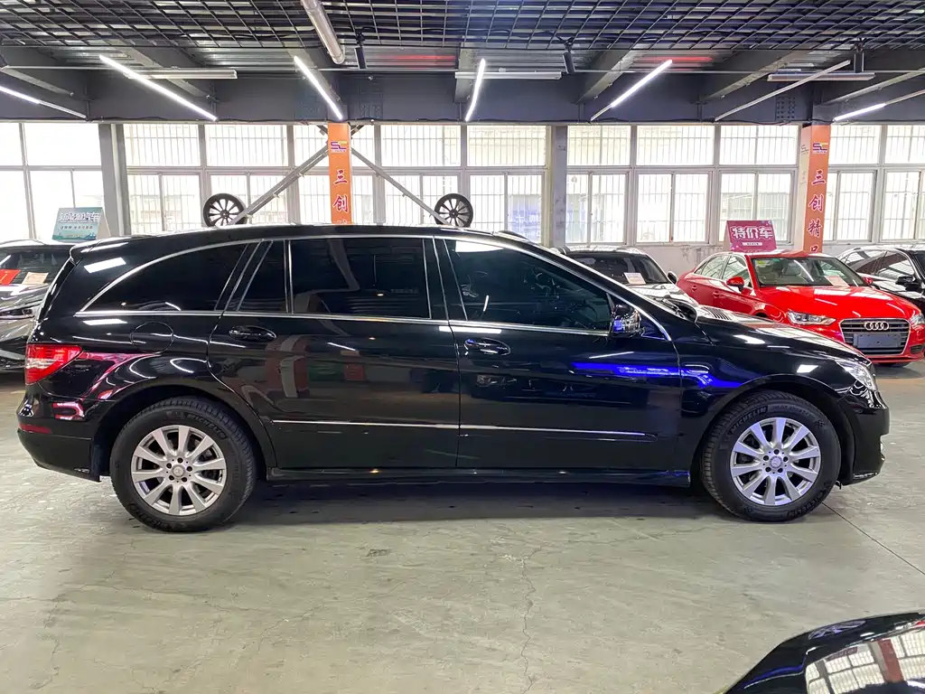 Mercedes-Benz R 2017 R 320 4MATIC