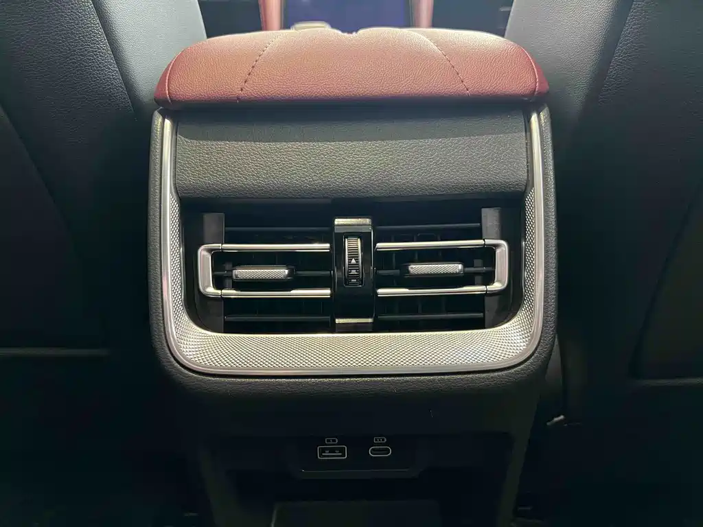 Hongqi Hongqi H5 — миниатюра 15