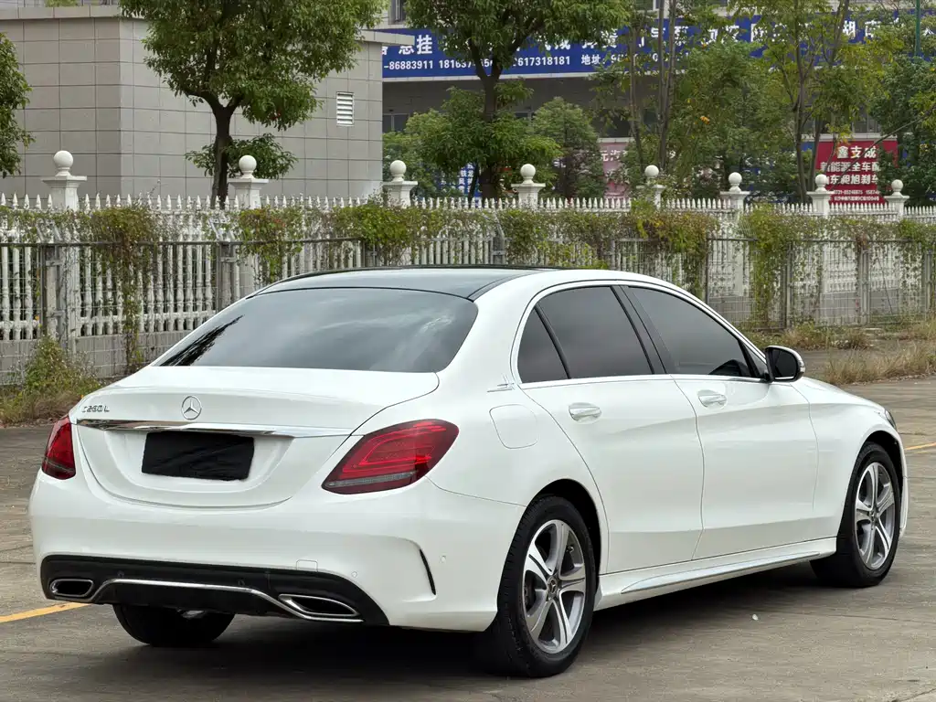 Mercedes-Benz C-Class — миниатюра 7