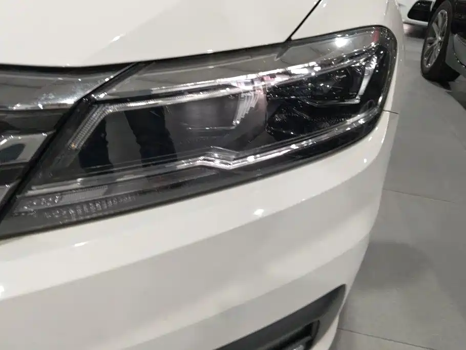 Volkswagen Lavida — миниатюра 5