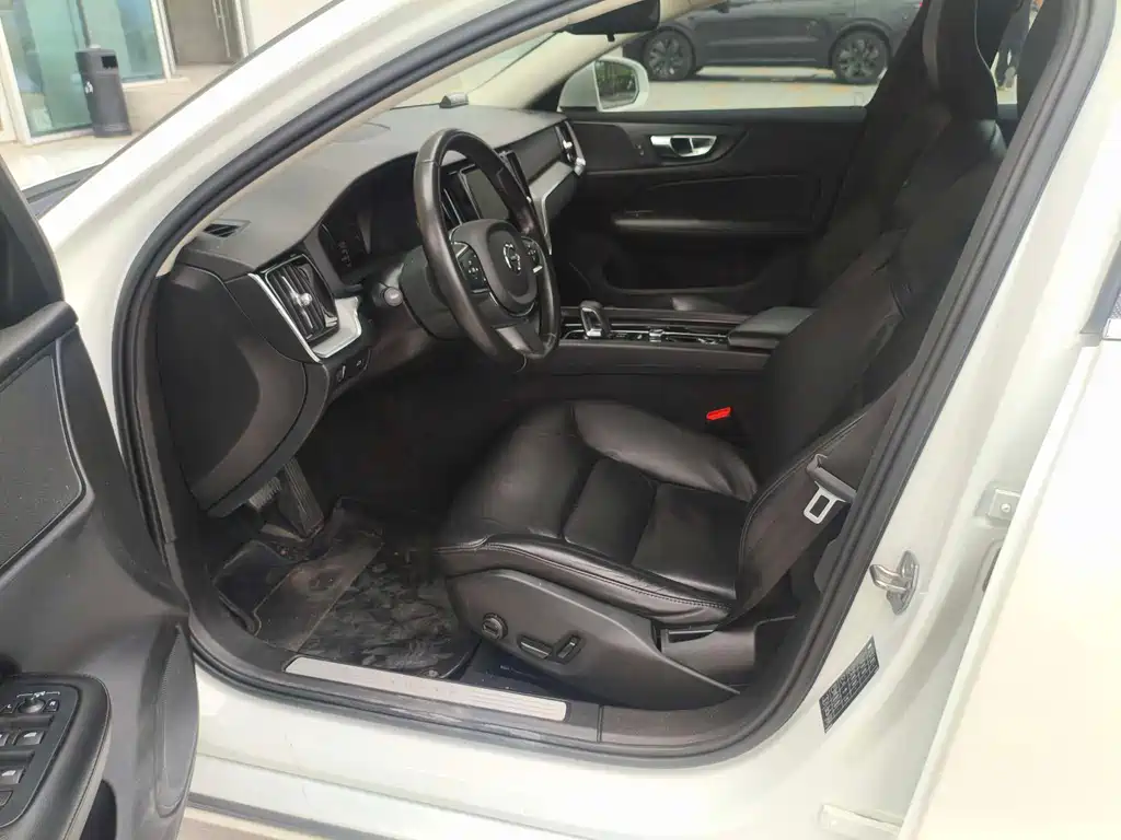 Volvo S60 2022 B4 Luxury