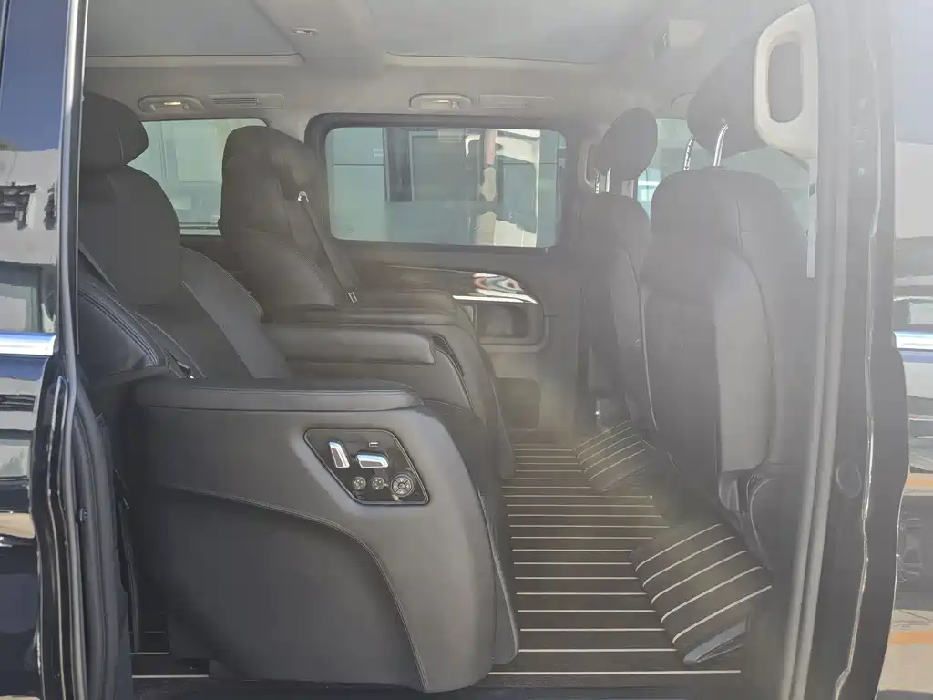 Mercedes-Benz V-Class — миниатюра 15