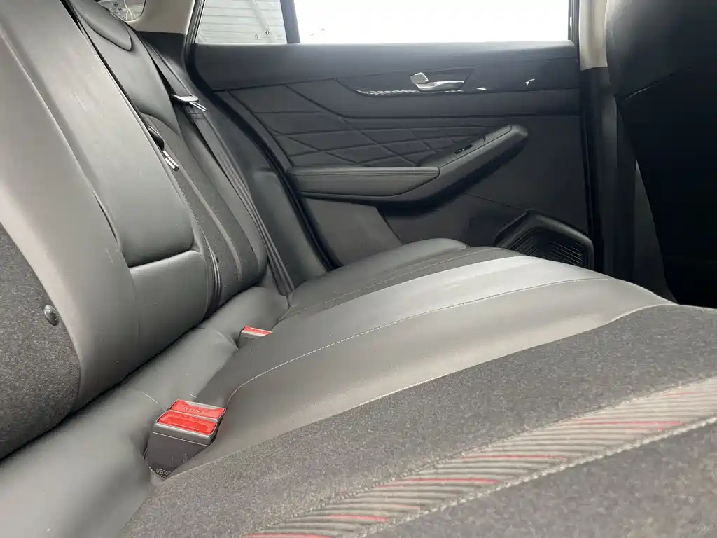 DONGFENG YI HYUN MAX