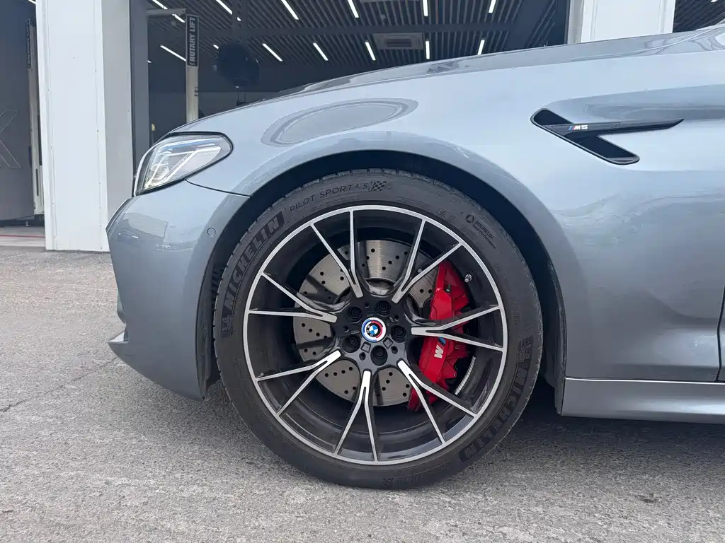 BMW M5