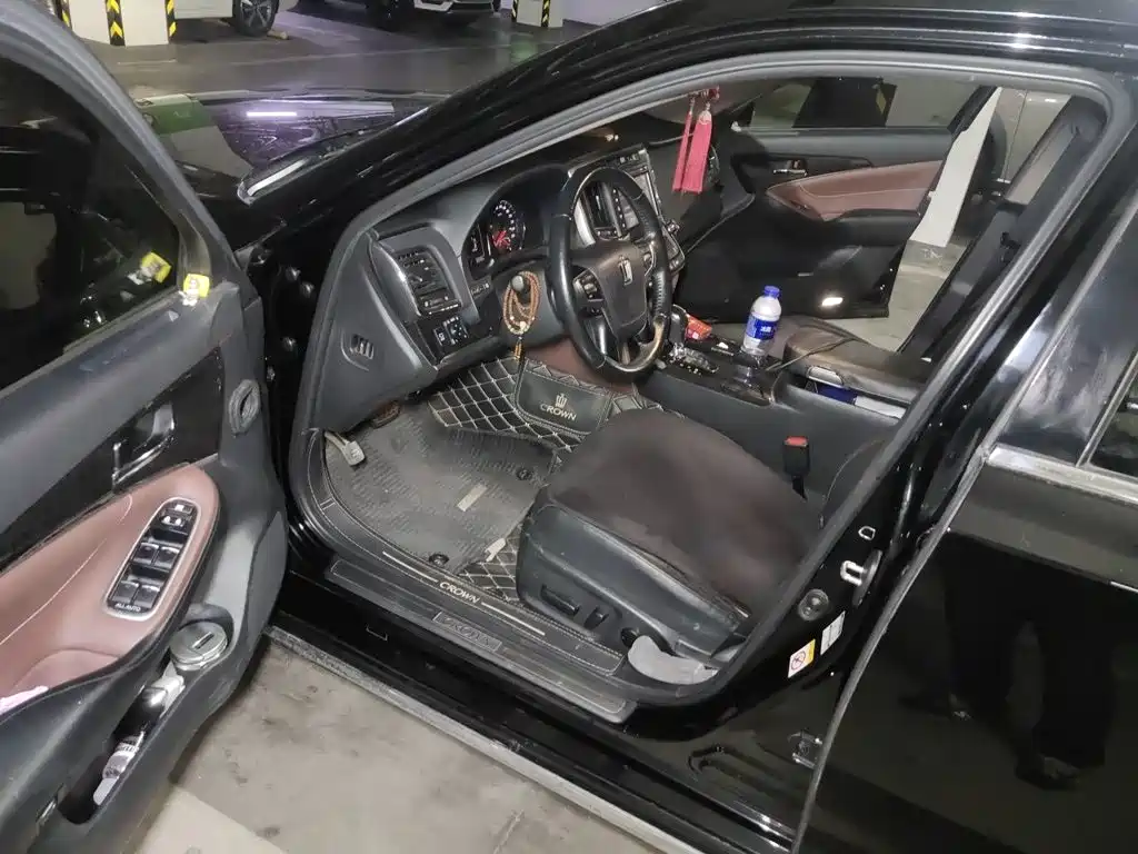 Toyota Crown — миниатюра 17