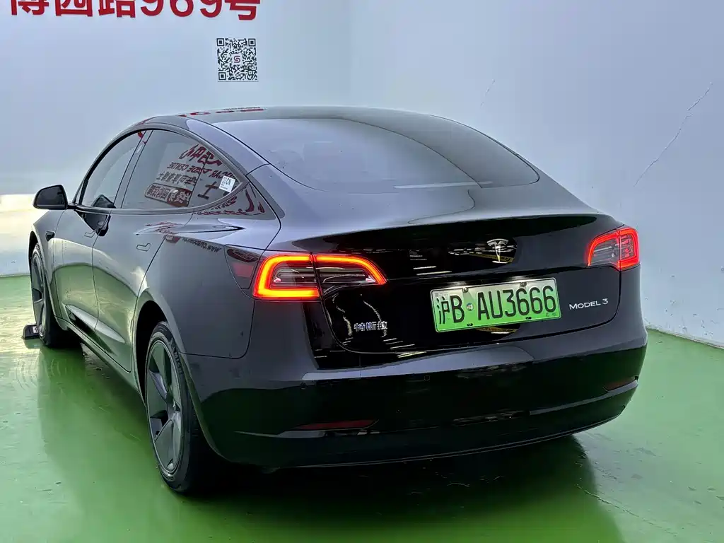 Tesla Model 3 — миниатюра 10