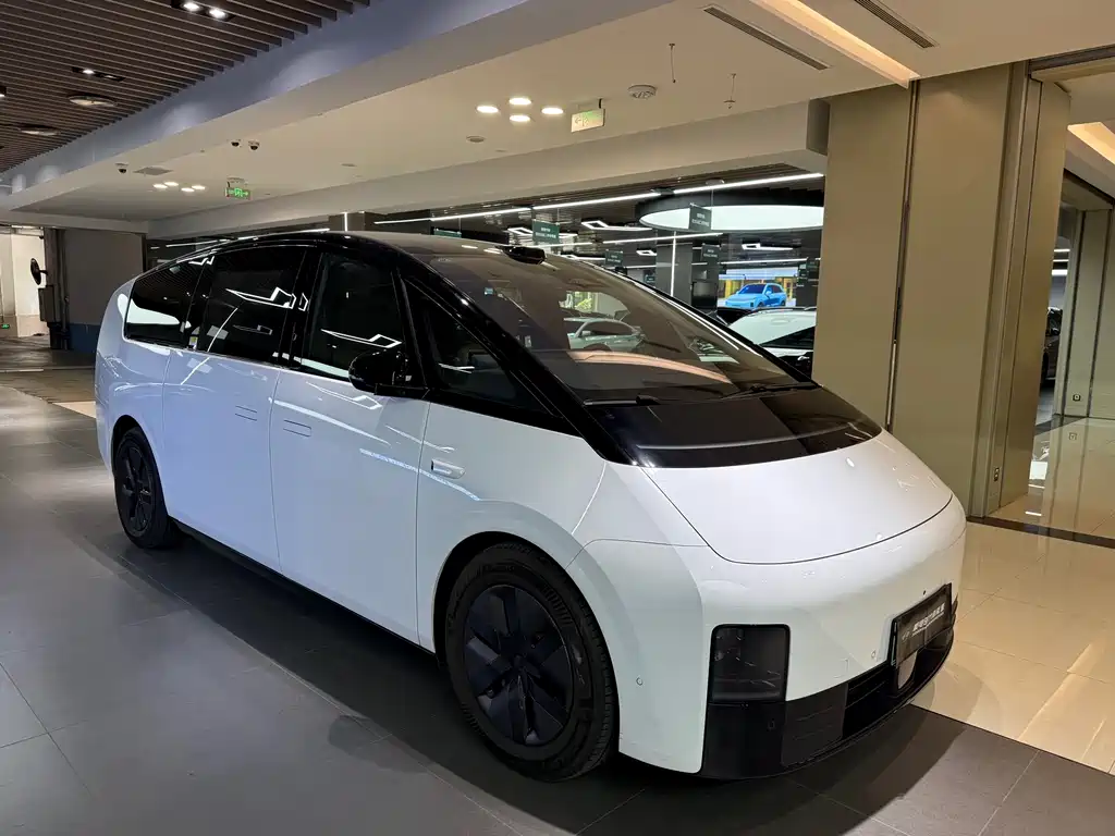 Li Auto MEGA 2025 Ultra