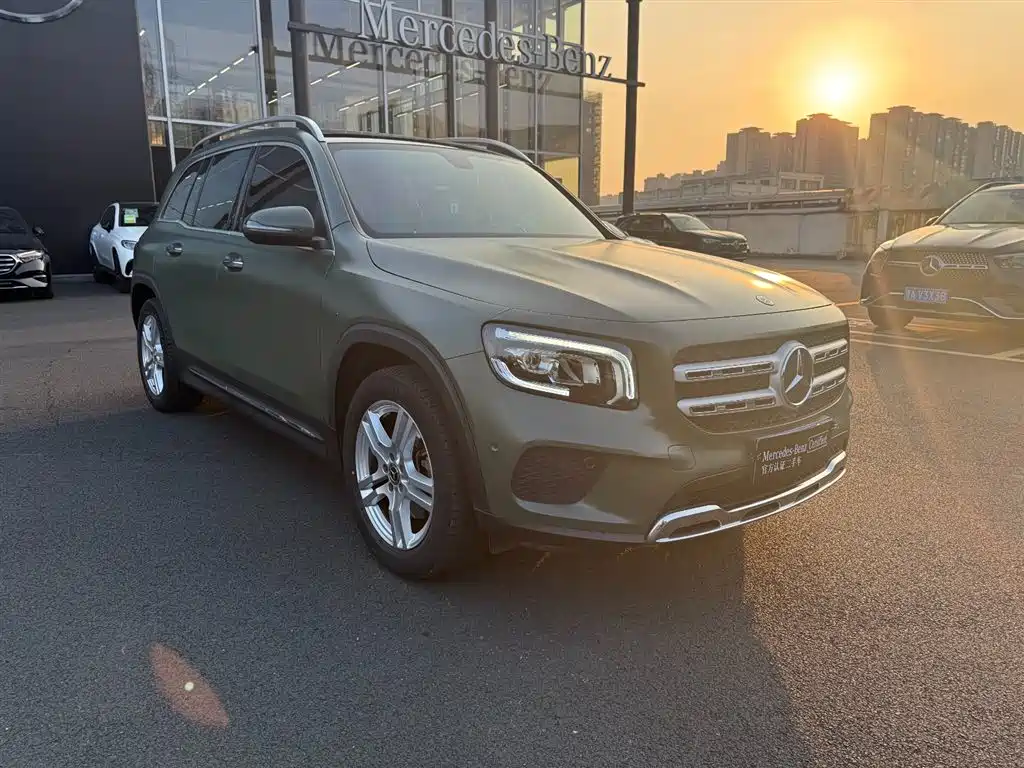 MERCEDES-BENZ GLB