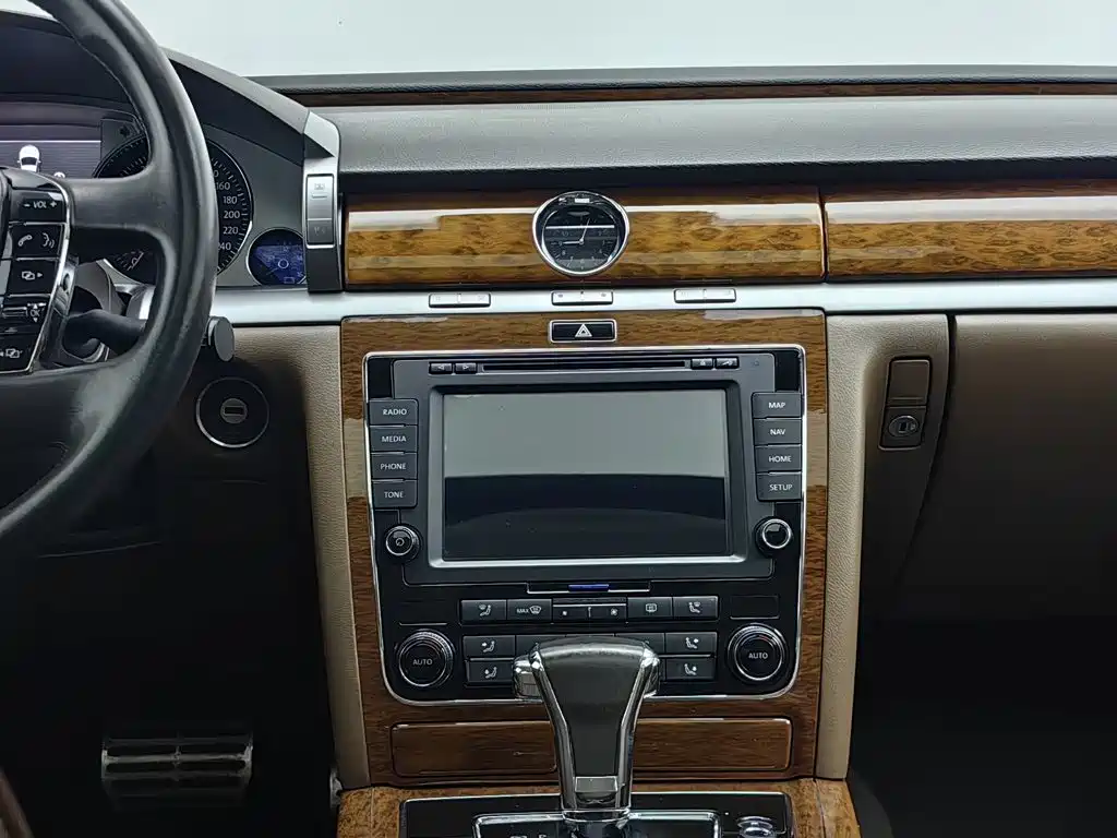 Volkswagen Phaeton — миниатюра 12