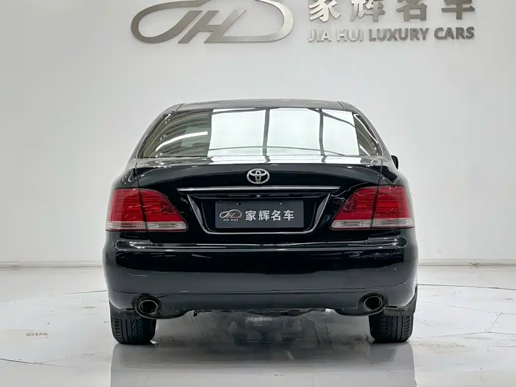 Toyota Crown — миниатюра 6