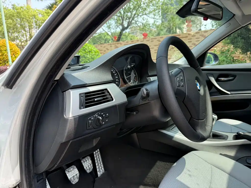 BMW 3 Series 3 2005 E90 320i