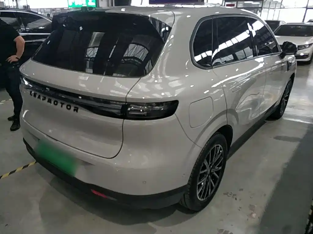 Leapmotor Leapmotor B10 — миниатюра 7