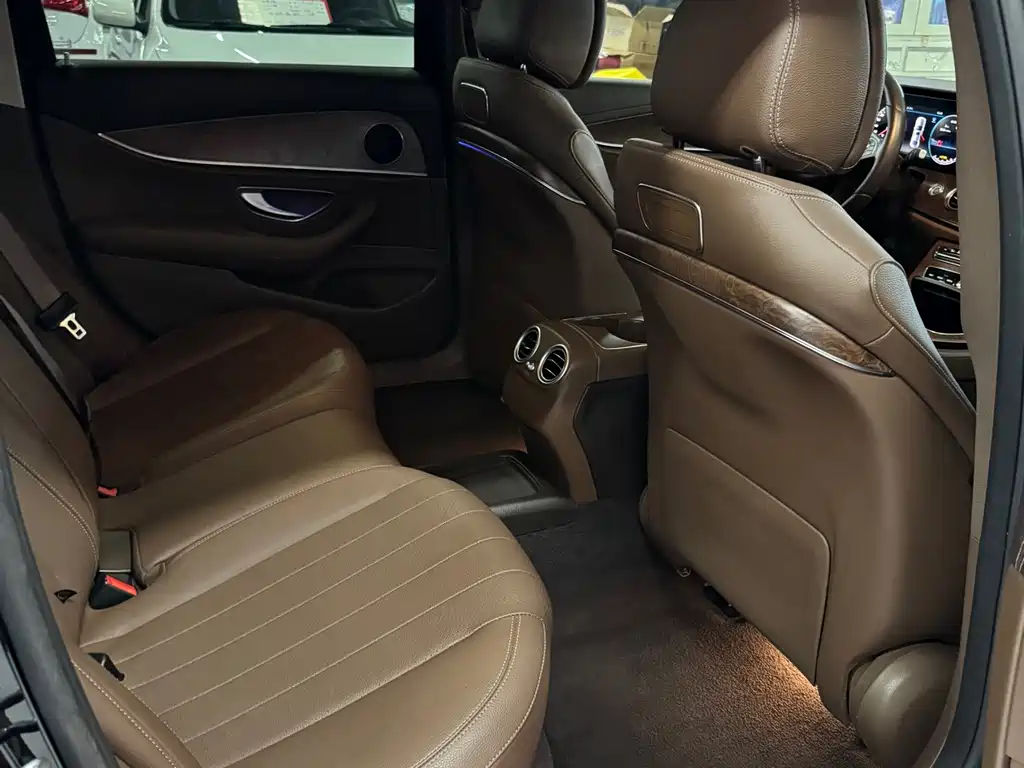 Mercedes-Benz E-Class — миниатюра 8