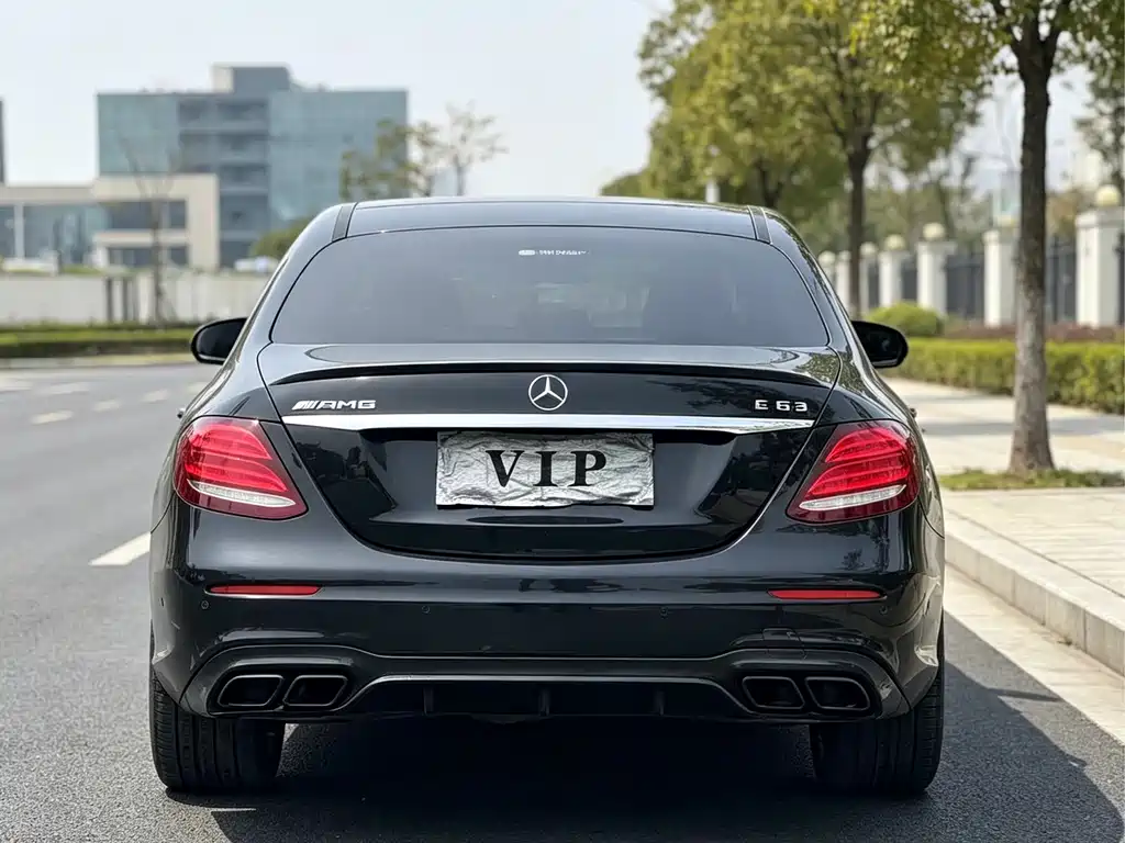 Mercedes-Benz E-Class — миниатюра 8