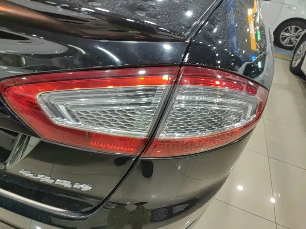 Ford Mondeo — миниатюра 8