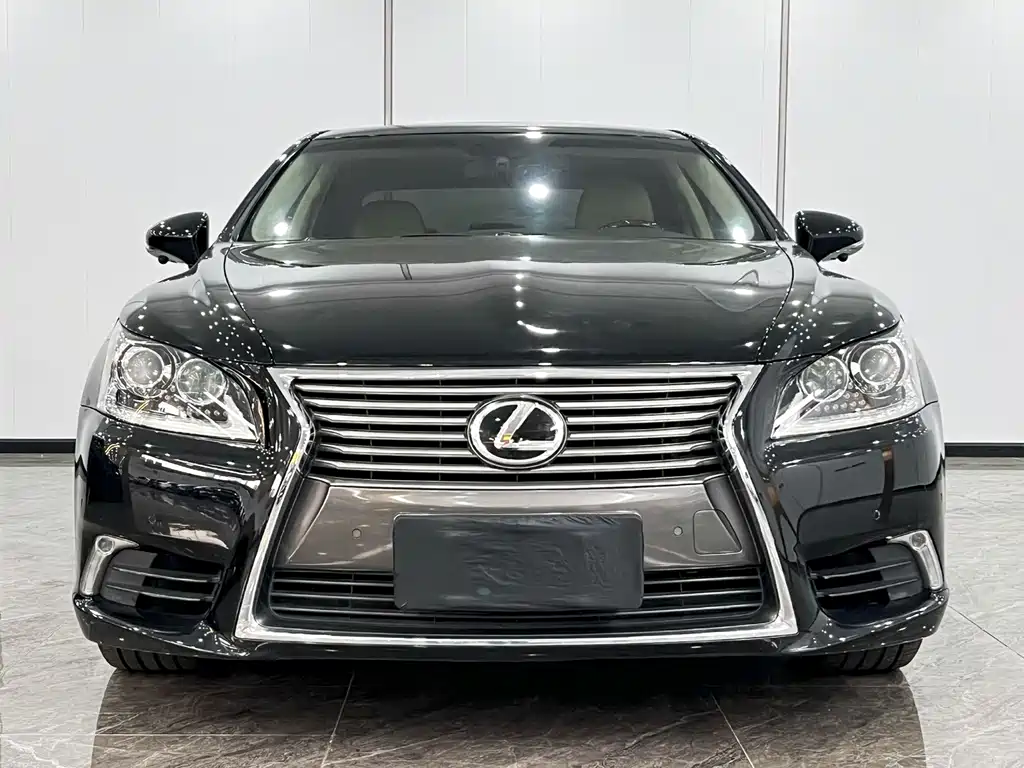 Lexus LS 460L 4WD Premium Edition, фото 3