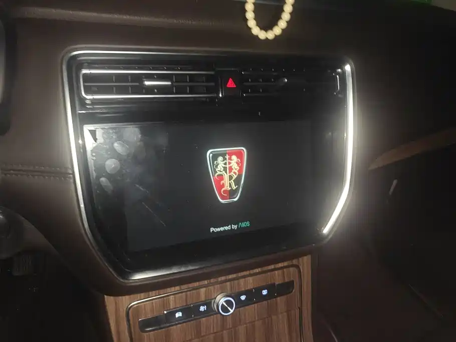 Roewe RX8 — миниатюра 13