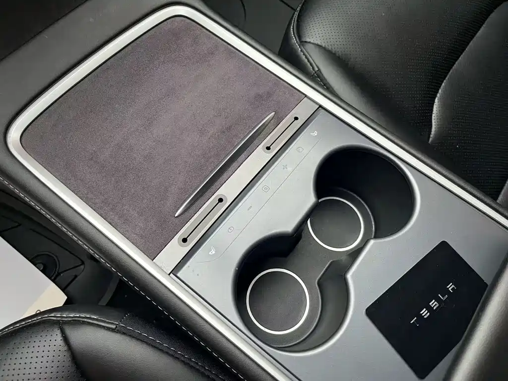Tesla Model 3 — миниатюра 9