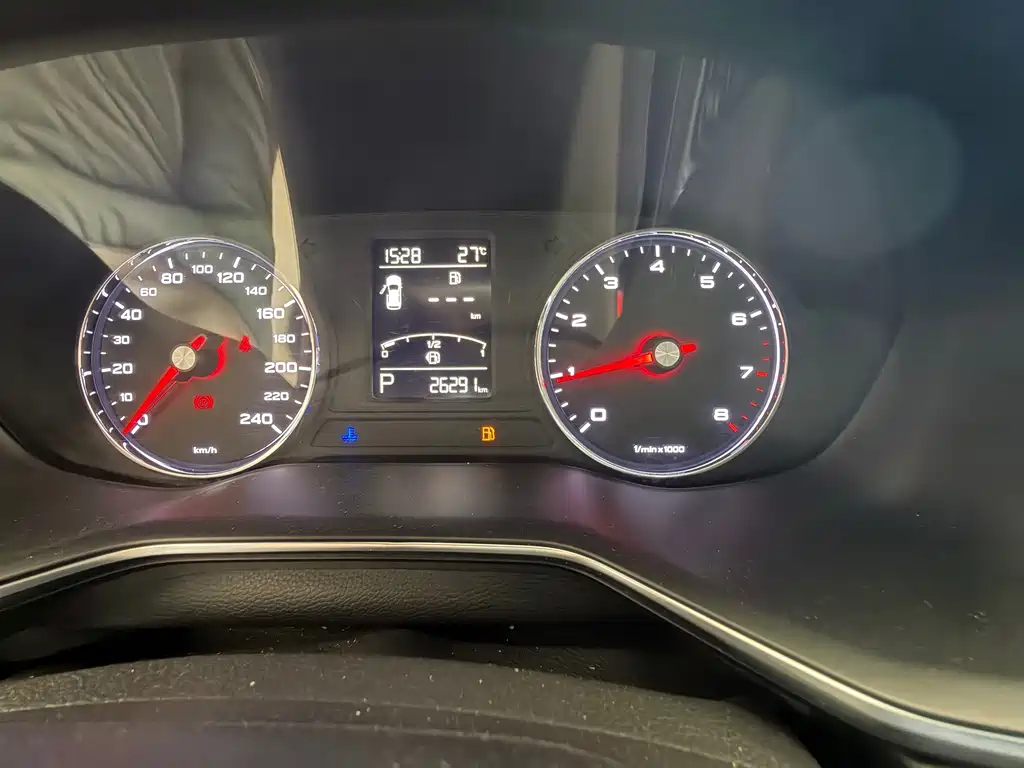 Roewe RX8 — миниатюра 9