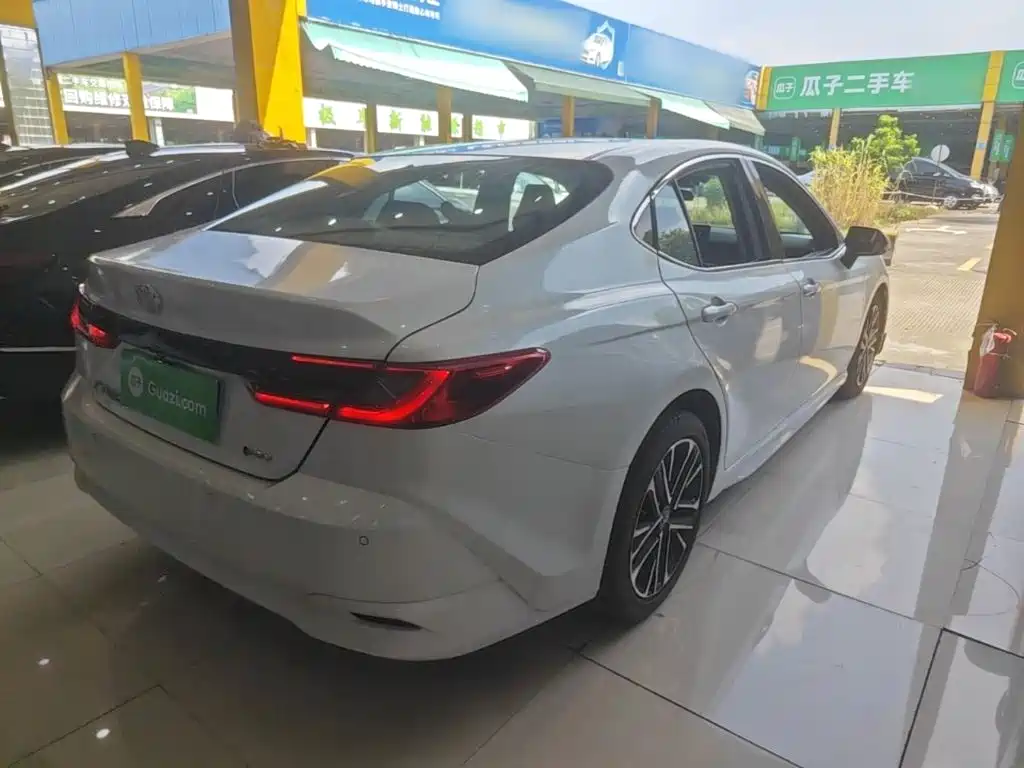 Toyota Camry — миниатюра 7