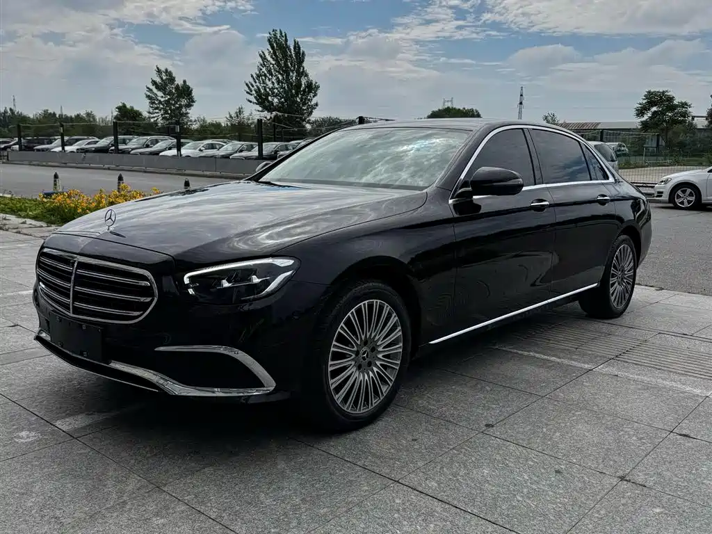 Mercedes-Benz E-Class 2023 E 300 L Fashion Type