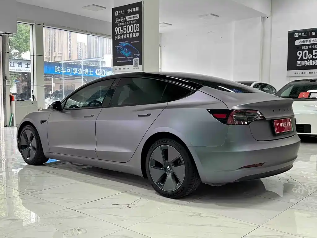 Tesla Model 3 — миниатюра 7