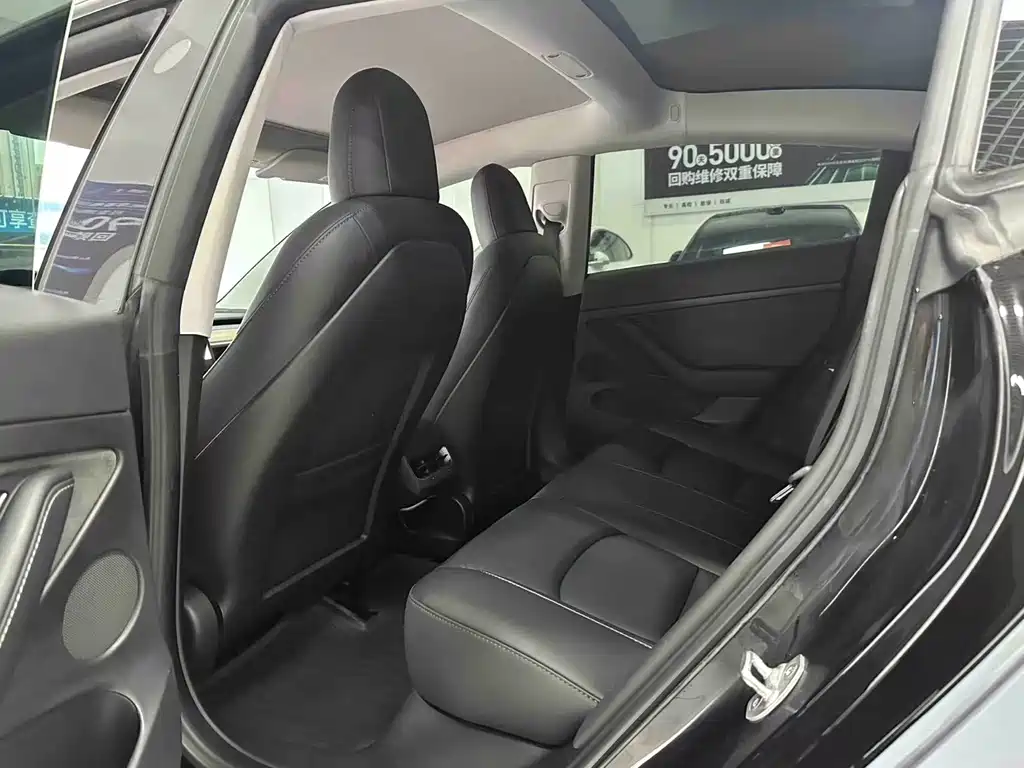 Tesla Model 3 — миниатюра 5