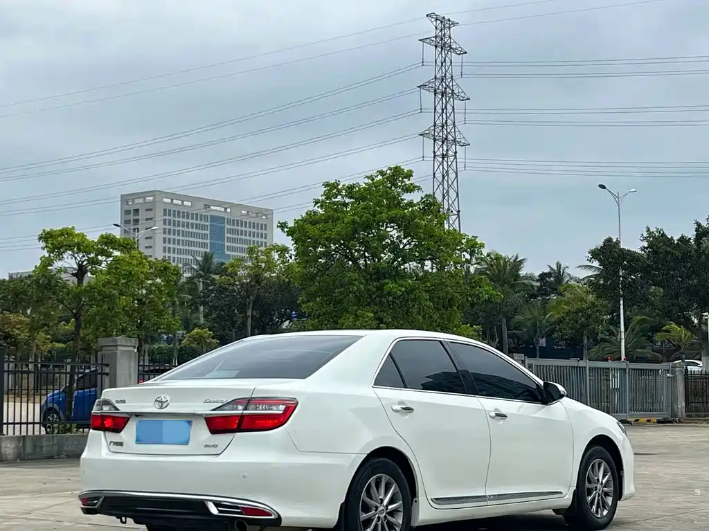 TOYOTA CAMRY