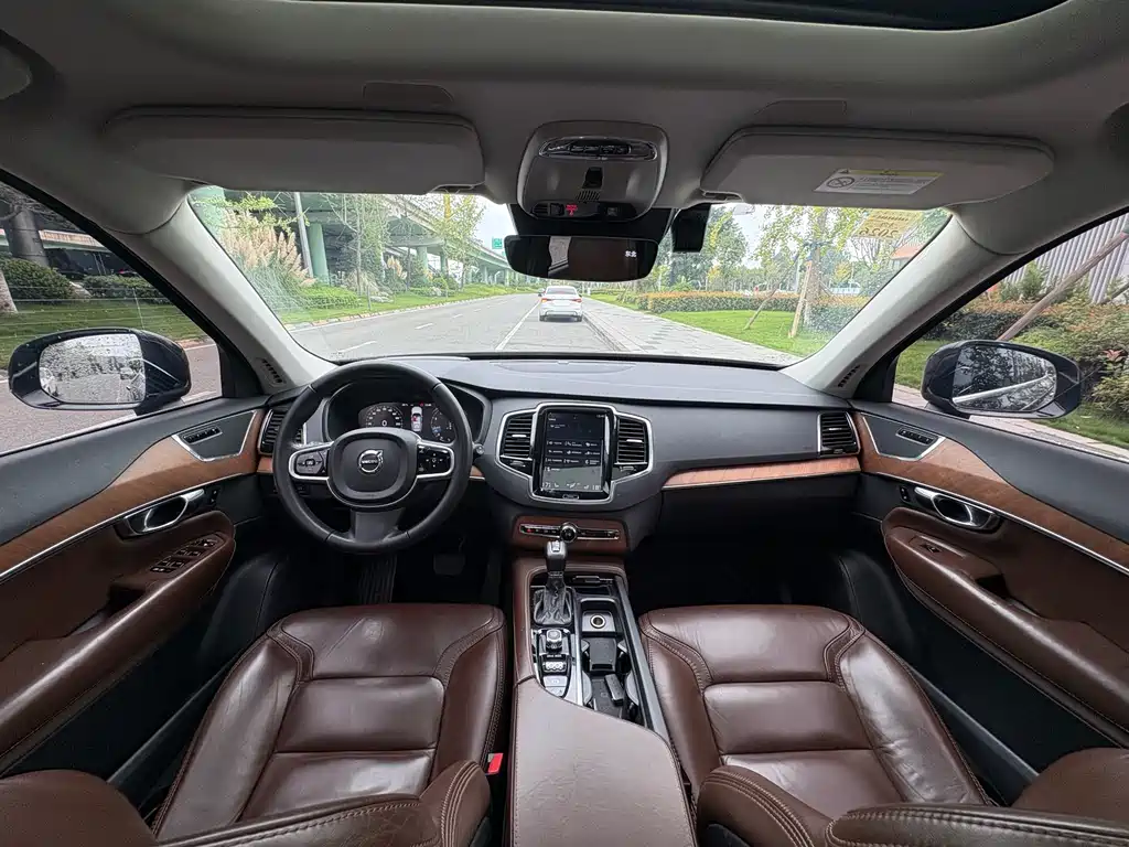 Volvo XC90 2018 T6 7 мест