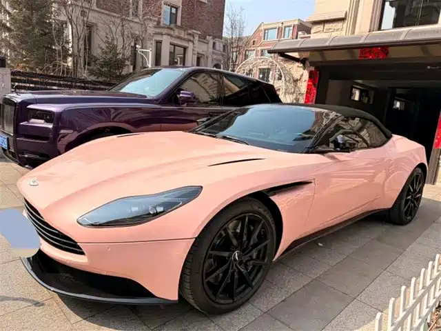 ASTON MARTIN DB11