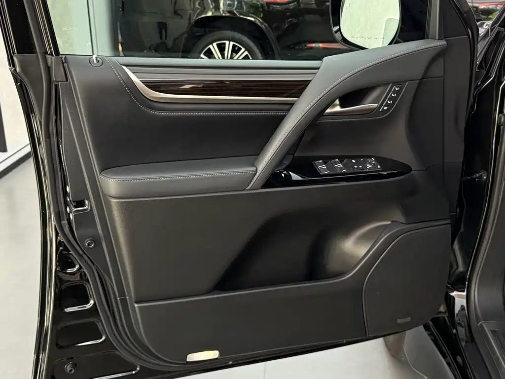 Lexus LX — миниатюра 18