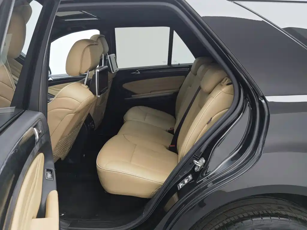 Mercedes-Benz M-Class — миниатюра 15