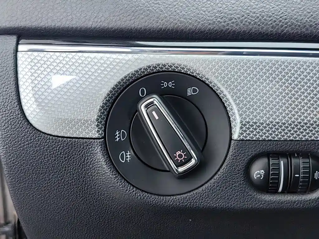 Volkswagen Sagitar — миниатюра 21