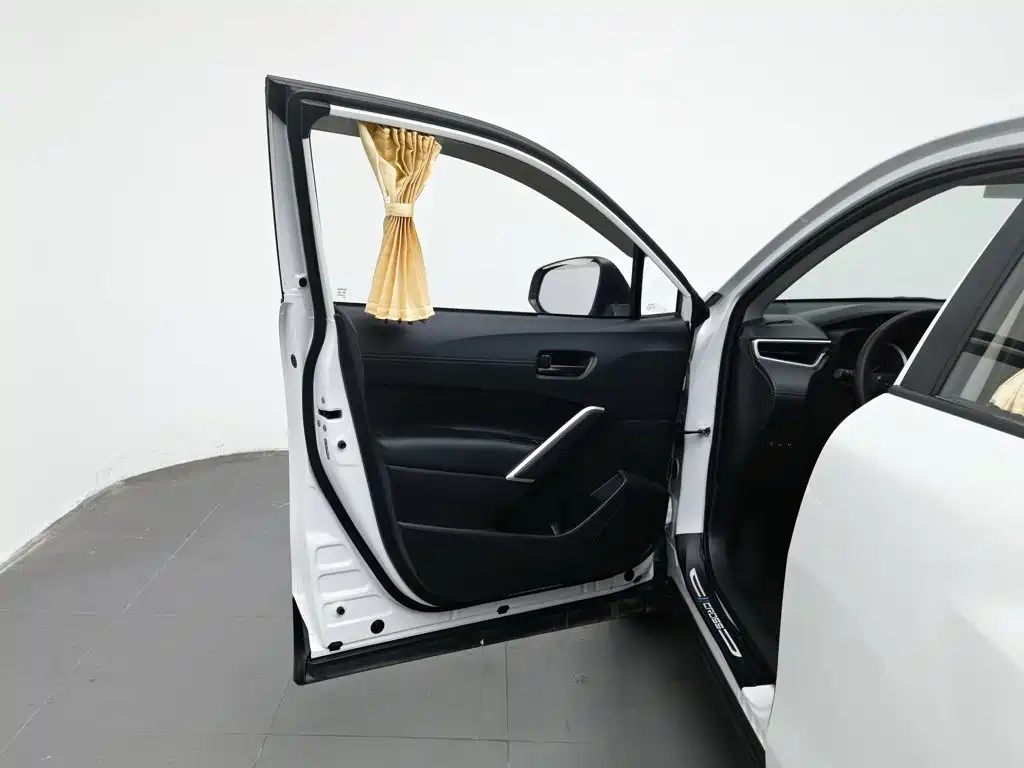 Toyota Corolla Cross — миниатюра 8