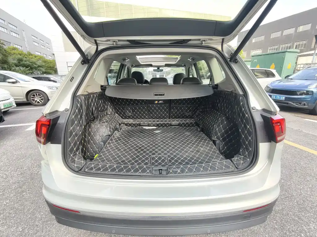 Volkswagen Tiguan L — миниатюра 13