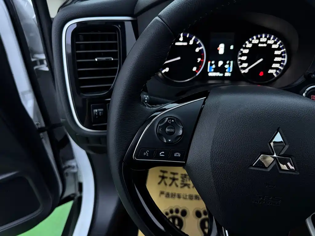 Mitsubishi Outlander — миниатюра 17