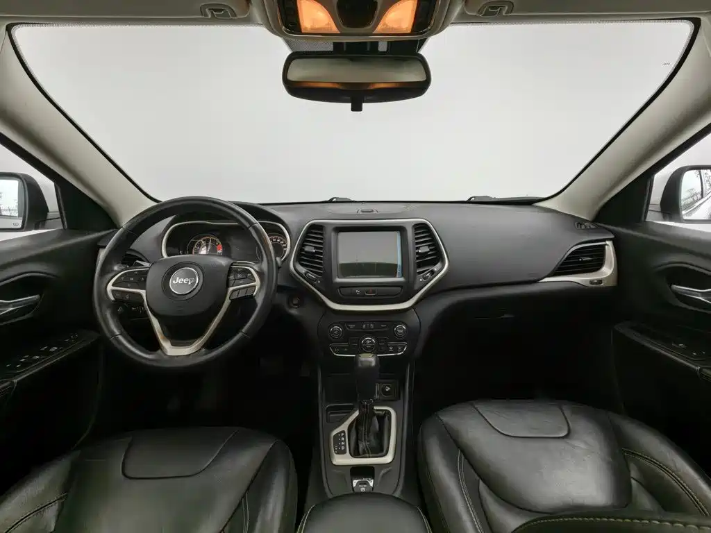 Jeep Cherokee — миниатюра 5