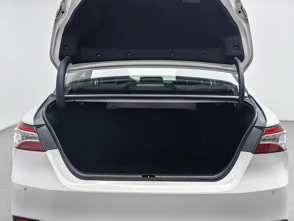 Toyota Camry — миниатюра 16