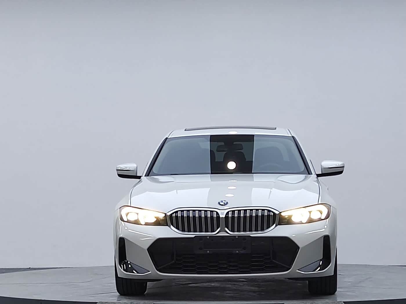 BMW 3 Series 2.0 л 2023 г. Белый, пробег 36800 км
