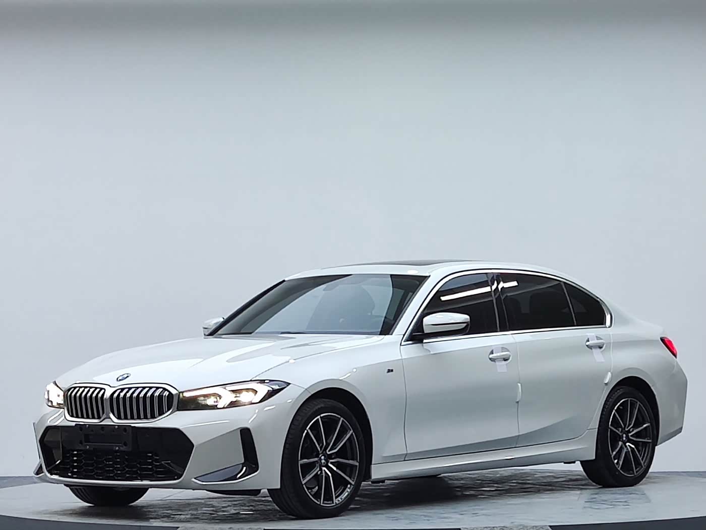 BMW 3 Series 2.0 л 2023 г. Белый, пробег 36800 км